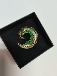 Vintage Emerald Green Rhinestone Glass Gold Tone Brooch Aztec 2"