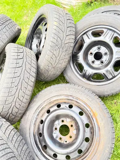 8 winter tires on rims Price -111$ for 8 tires with rims 5.114.3 205/55/R16