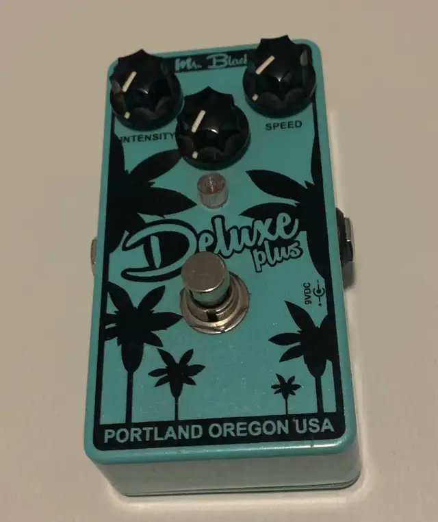 Mr Black Deluxe Plus Reverb/Tremolo in Amps & Pedals in Ottawa - Image 2