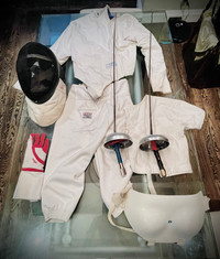 Fencing clothing and equipment set for women