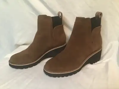 woman’s boots Dolce Vita brand new, View more
