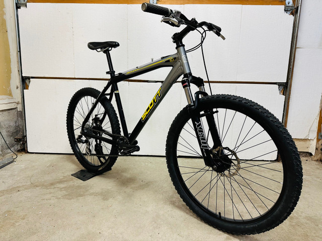 Like new Scott aluminum mountain bike disc brakes 1x9 drivetrain in Mountain in Markham / York Region