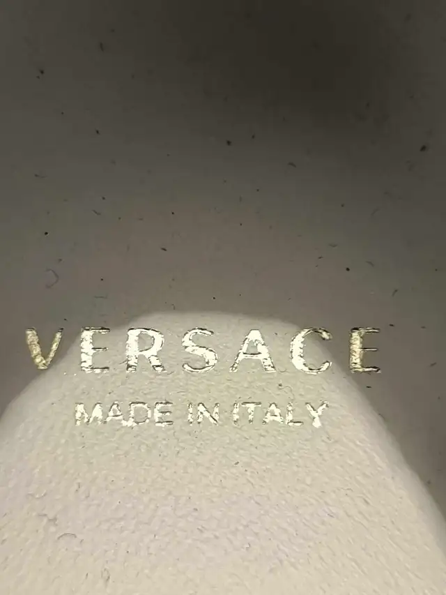 Versace Size 35 Medusa Shoes Sneakers Loafers kicks in Men's Shoes in Markham / York Region - Image 10