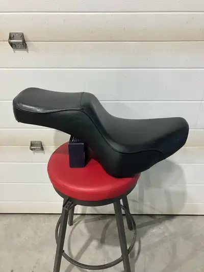 Very nice Two-up softtail seat $250 obo