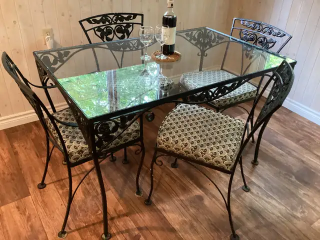 MCM Wrought Iron Patio Dining Table Set in Patio & Garden Furniture in Muskoka - Image 2