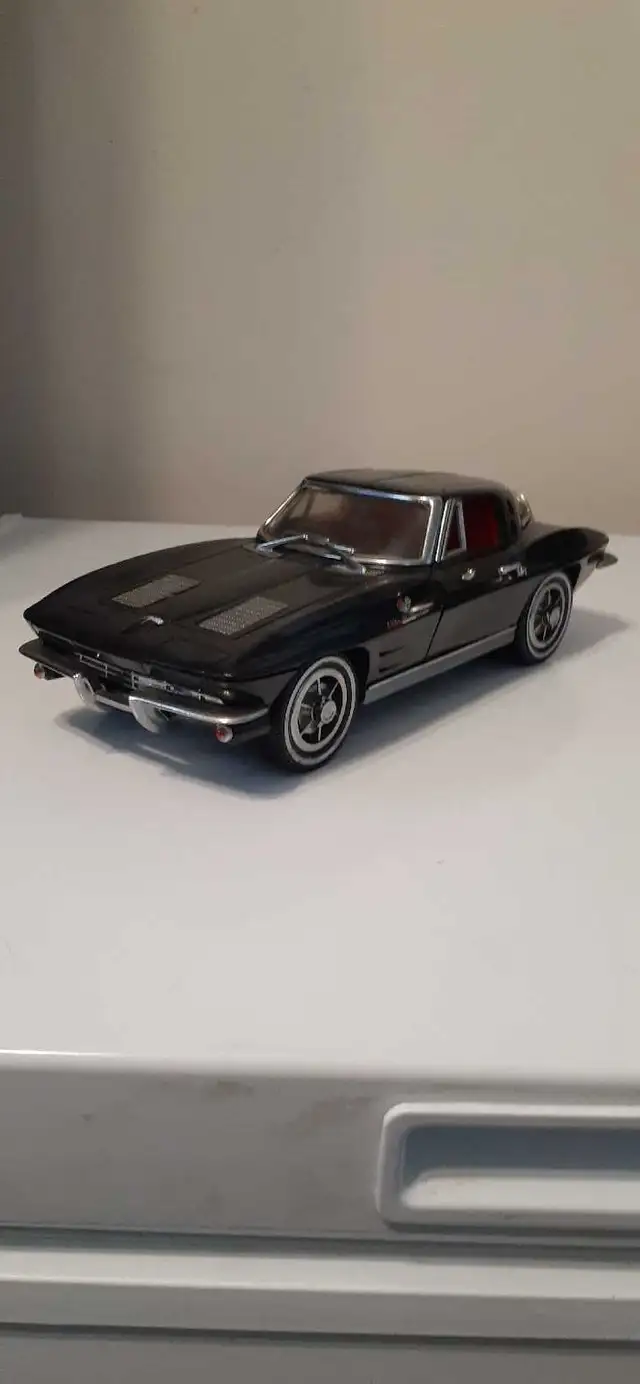 30 diecast cars and trucks 1/24 scale in Arts & Collectibles in Hamilton - Image 9