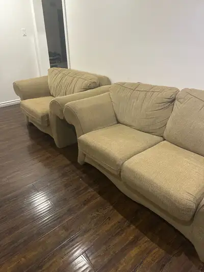 1 private room available for rent from 1 August with parking. 5 mins walk to Sheridan college, 5 min...