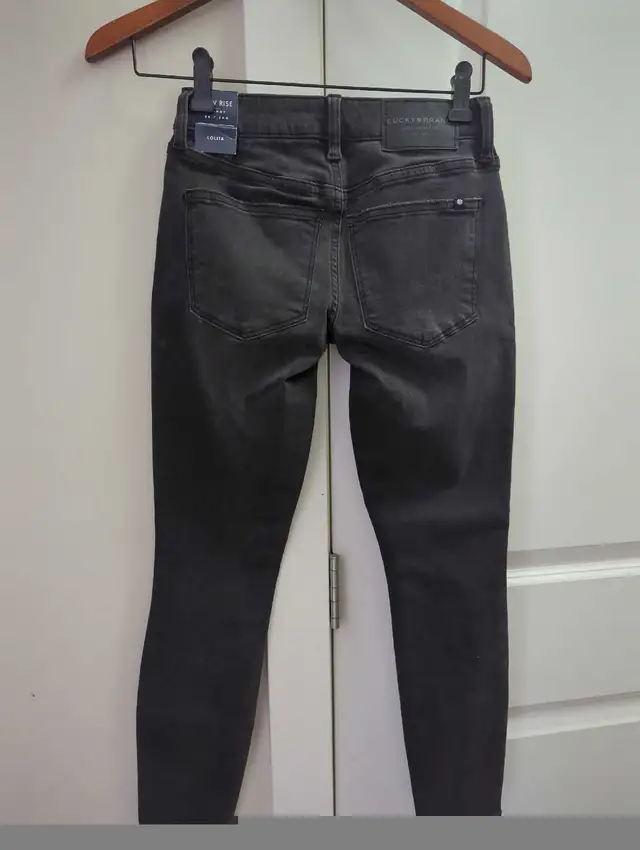 New Lucky Brand Women Jeans Size 00/24 in Women's - Bottoms in Calgary - Image 4