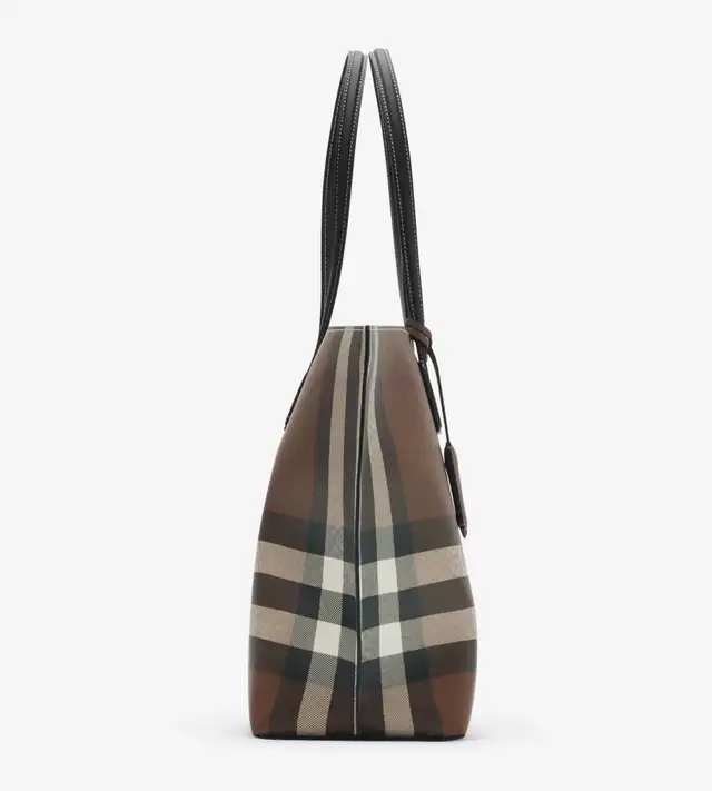 Burberry Médium Check Tote New with Tags in Women's - Bags & Wallets in Gatineau - Image 4