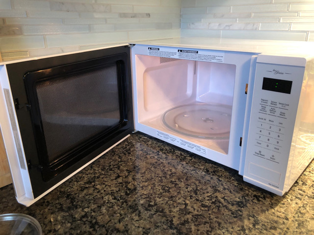Panasonic Microwave dans Fours à micro-ondes et cuiseurs  à Kitchener / Waterloo - Image 2