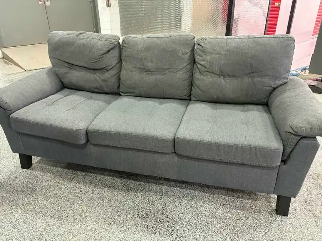 divan a vendre in Couches & Futons in City of Montréal - Image 3