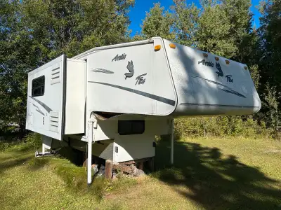 2004 Arctic Fox Camper, 990s. Overall had very little use. Tested fridge working on AC. Power jacks...