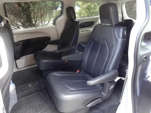 2017 Chrysler Pacifica Touring L 101550Km in excellent condition in Cars & Trucks in Markham / York Region - Image 8