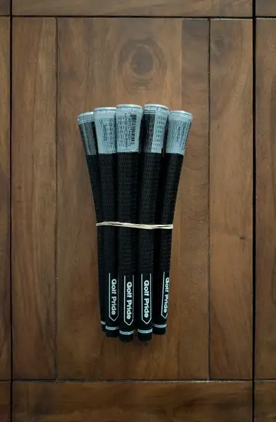 Golf Pride Tour Tack Midsize Grips, Set of 13., View more