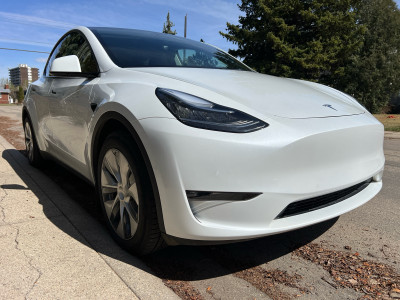 2022 Tesla Model Y - Longe Range AWD w/ Full Self Driving (FSD)