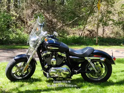 This 2014 Harley-Davidson Sportster 1200 C is a well-maintained, pre-owned motorcycle featuring a po...