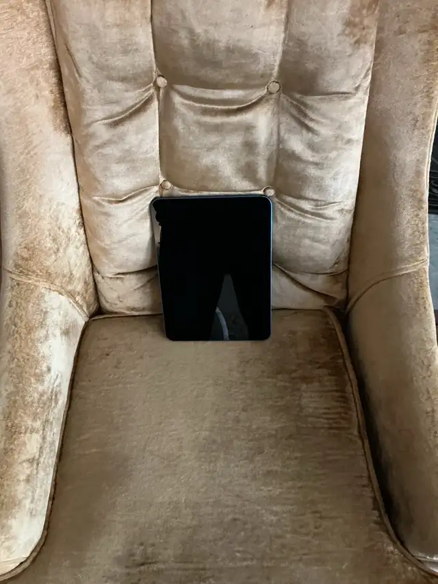 Apple iPad 10th generation 11” screen with Wi-Fi in iPads & Tablets in Cranbrook - Image 3