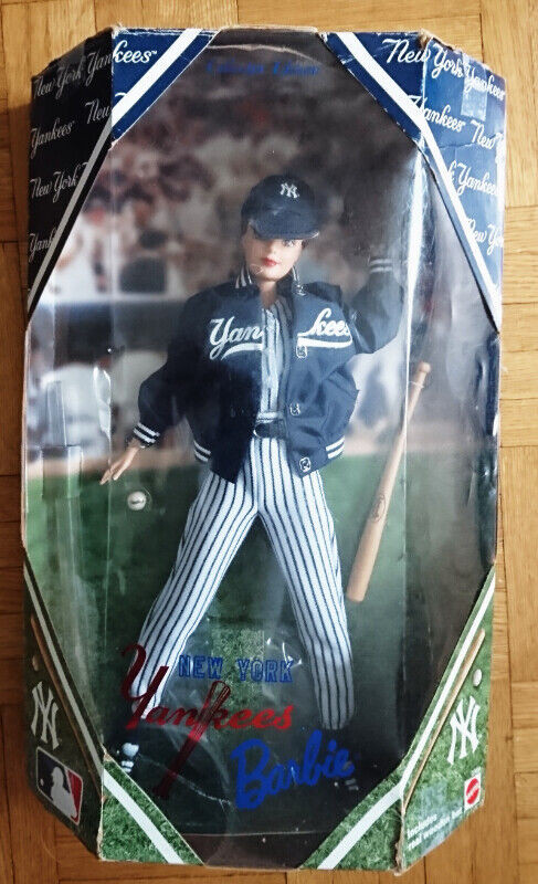 Vintage 1999 Collectible Mattel New York Yankees Barbie Doll in Arts & Collectibles in Oshawa / Durham Region - Image 3