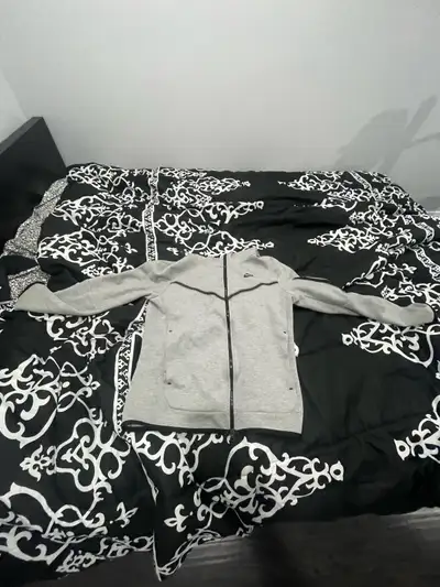 Authentic Grey Nike tech fleece size small