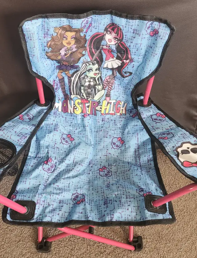 Like New Kids Monster High Folding Lawnchair with Storage Bag in Toys & Games in Calgary - Image 8