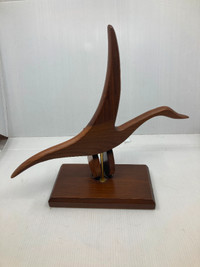 Sculpture en bois noyer oiseau canard oie midcentury 1960