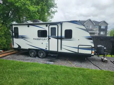Roulotte Keystone Passport 216RD 2021 – 21 pieds de plancher – Ultra légère – Prête à partir ! Je ve...