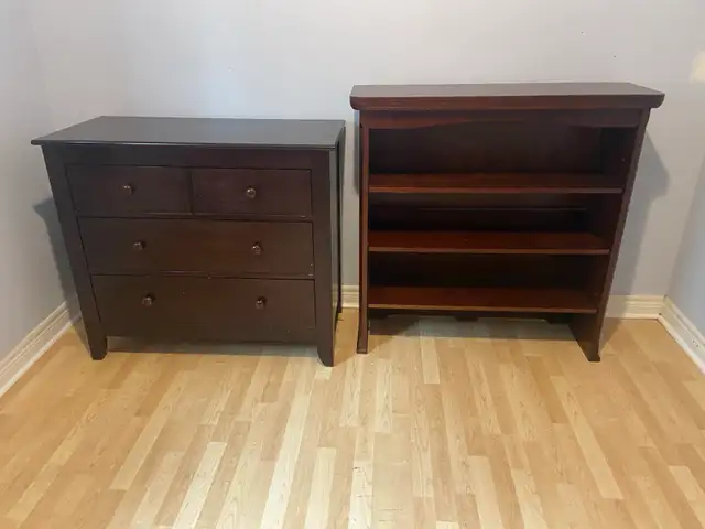 Shermag 3 in 1 crib/ dresser and bookshelf in Bookcases & Shelving Units in Oakville / Halton Region - Image 5