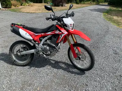 Selling my 2017 Honda CRF250L 10047 km Runs great and well maintained Add Ons Seat concept seat LED...