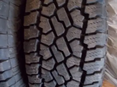 Pneu utiliser seulement un hiver comme neuf