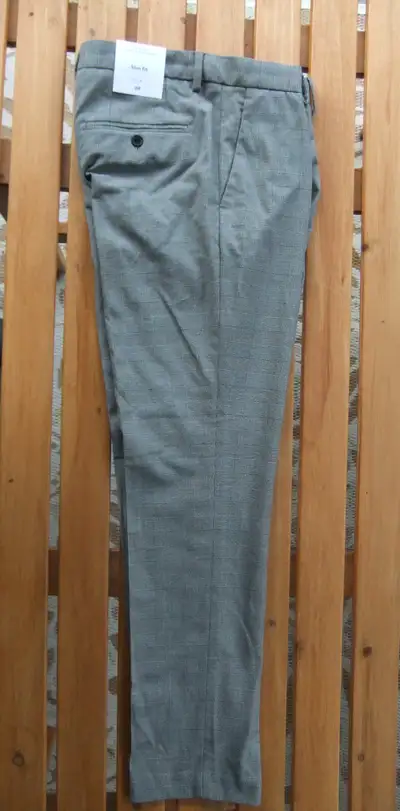 Women's Grey &White Checker H&M Trouser Pants, Size Small, View more