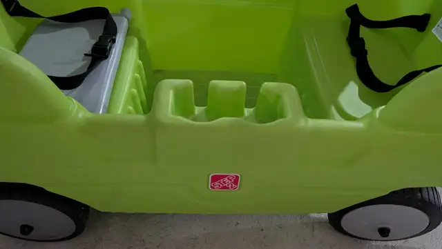 Step2 Green Wagon with Canopy, double seat, storage in Other in Markham / York Region - Image 8
