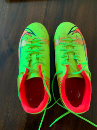 Nike Mercurial Kids Soccer Cleats (size US 5Y)