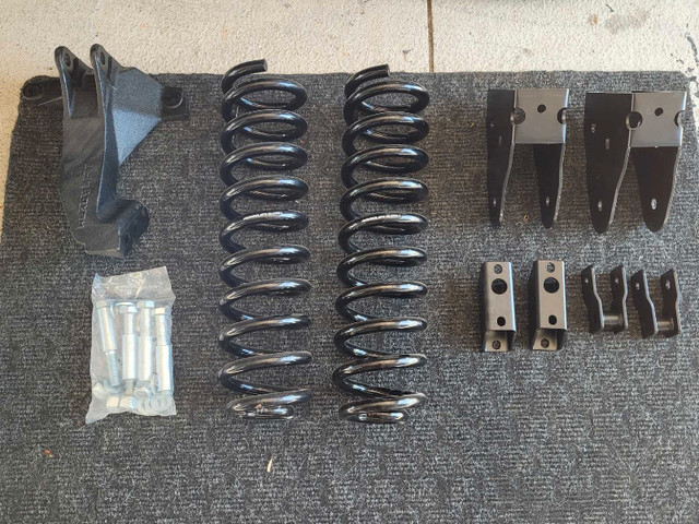 Ford Superduty Lift Kit in Other Parts & Accessories in Windsor Region