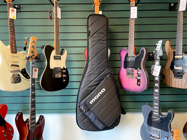 Mono Bag M80-SEG-BLK Electric Guitar Soft Case in Guitars in Calgary