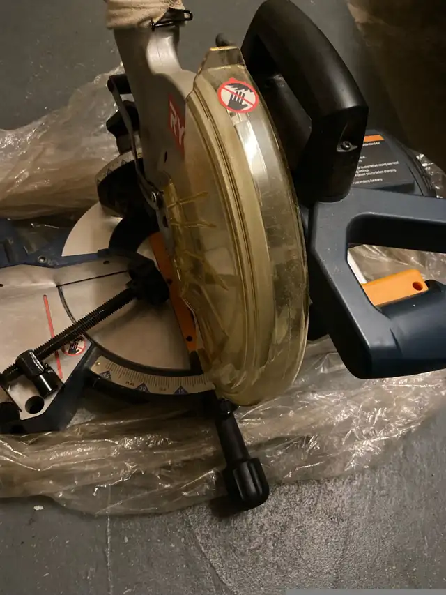 Ryobi 10” compound mitre saw in Power Tools in Oshawa / Durham Region - Image 4