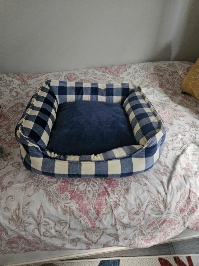 Small Pet bed $15.00 in Accessories in Calgary - Image 2