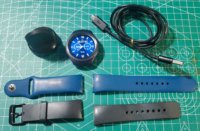 Samsung gear S2 smart watch SM-R730A in Cell Phone Accessories in City of Toronto