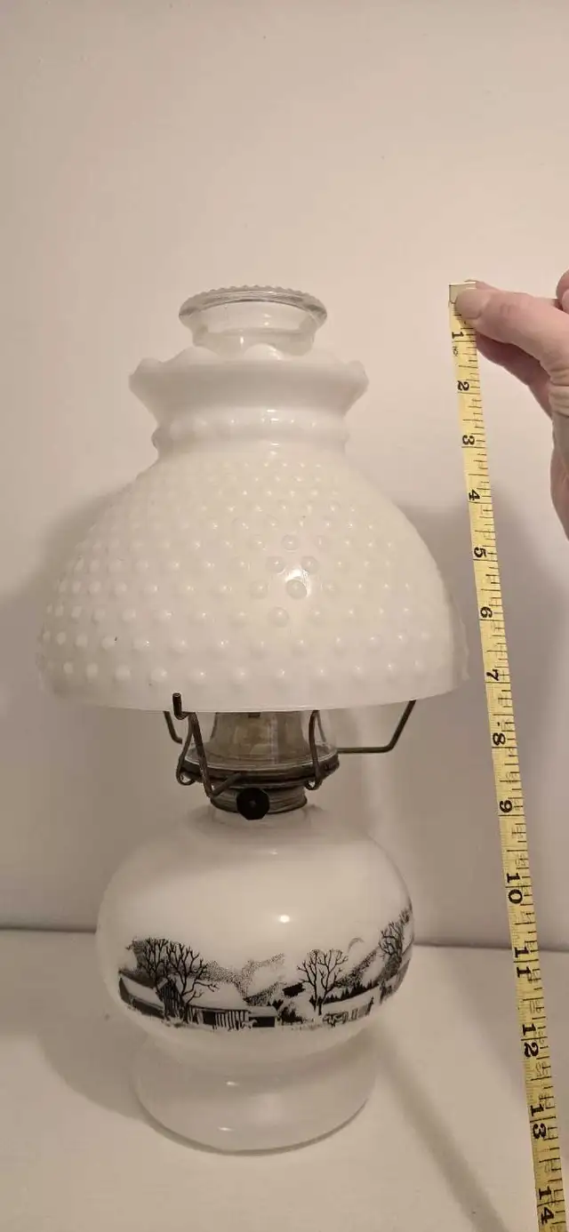 Vintage Currier and Ives Milk Glass Oil Lamp in Arts & Collectibles in Ottawa - Image 3