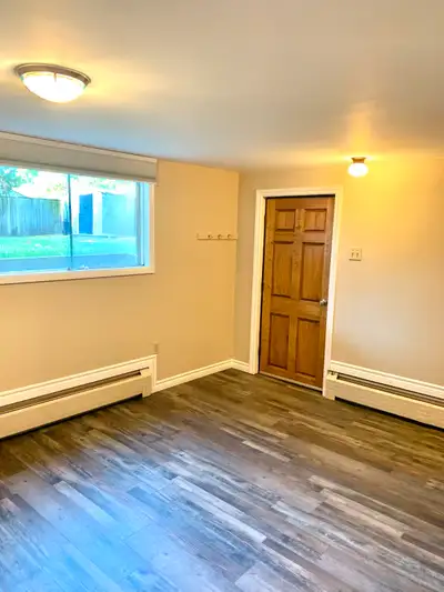 1BR Unit - Beautiful East End home - Laundry,Parking,Patio