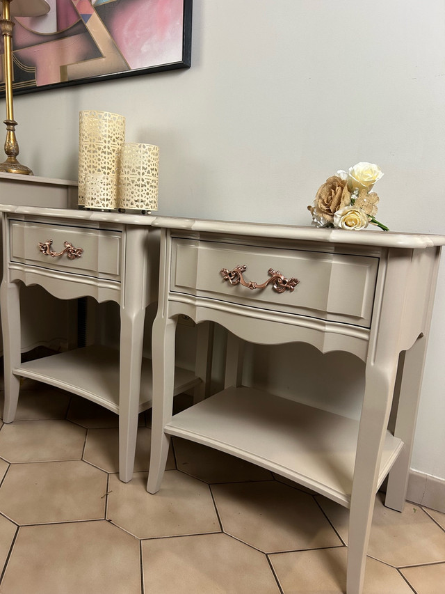 Pair of refinished nightstands/endtable by MALCOLM in Other Tables in Hamilton - Image 2