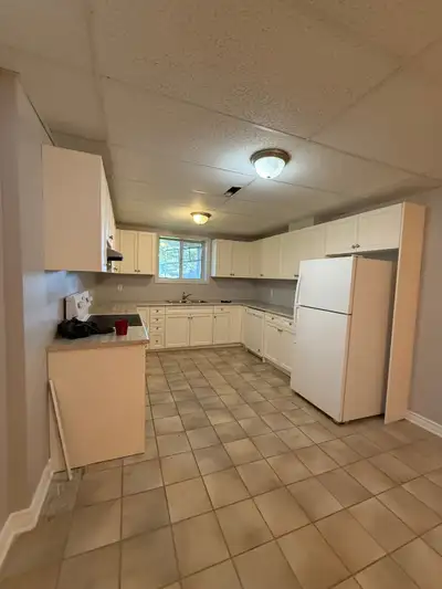 BRADFORD ON BASEMENT APARTMENT FOR LEASE (1BED+1BATH)
