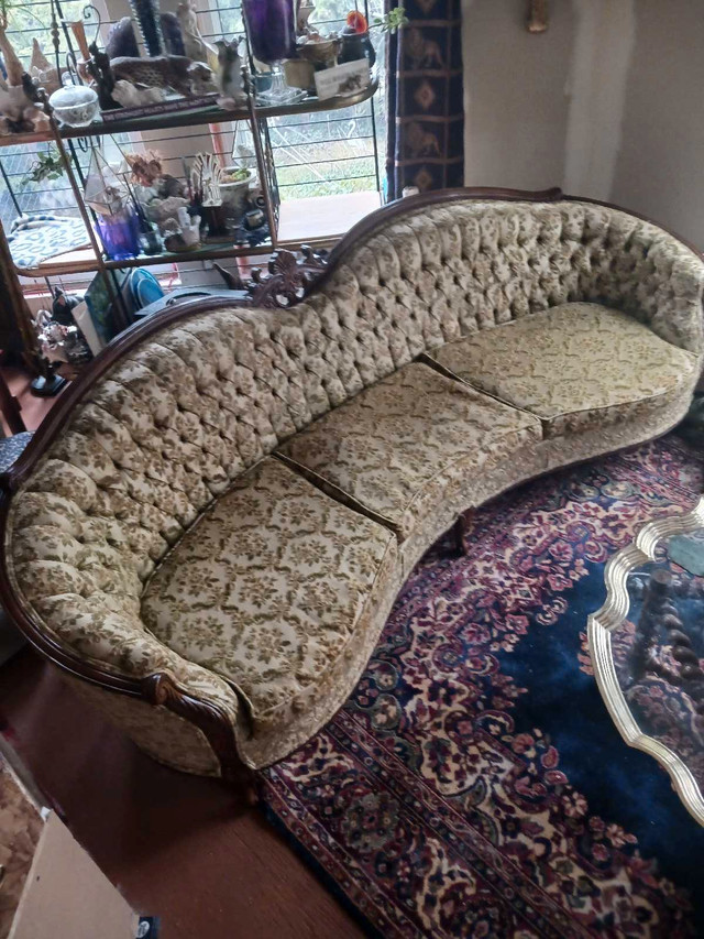 High end 1950s curved couch in Couches & Futons in London