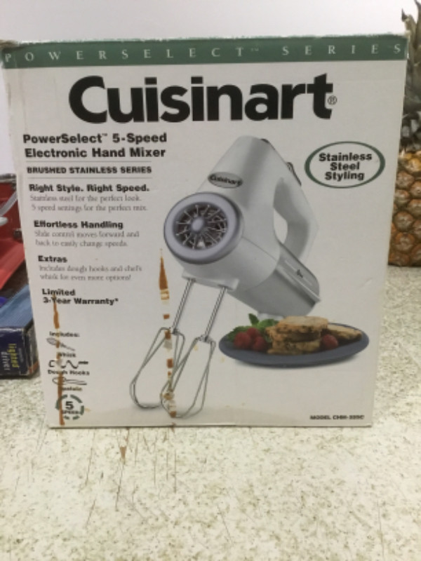 CUISINART POWERSELECT™ 5 SPEED ELECTRONIC HAND MIXER in Processors, Blenders & Juicers in Markham / York Region