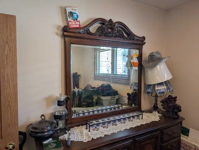 Bedroom Set in Dressers & Wardrobes in Calgary - Image 3