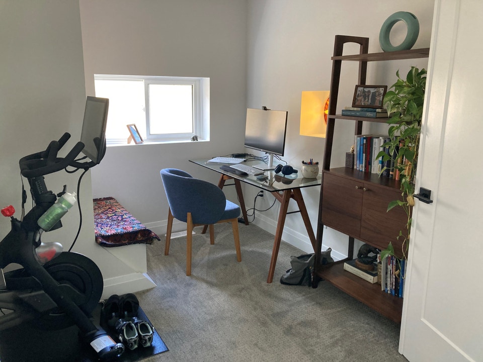 2bdrm+den apartment downtown London 5