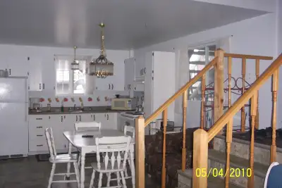 Bonjour, belle chambre à louer, à 7-8 minutes à pied du cégep de Jonquière, tout est compris, intern...