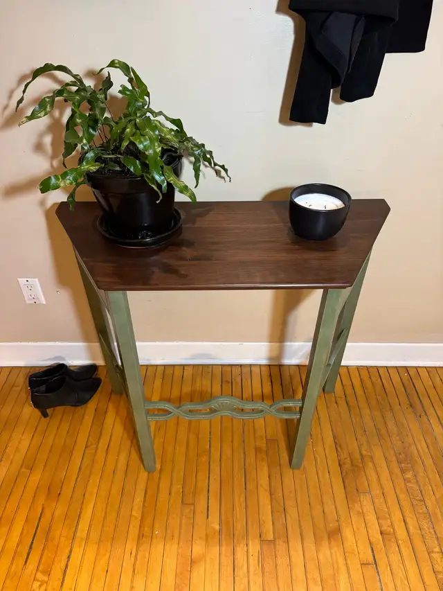 vintage table in Other Tables in City of Halifax - Image 8