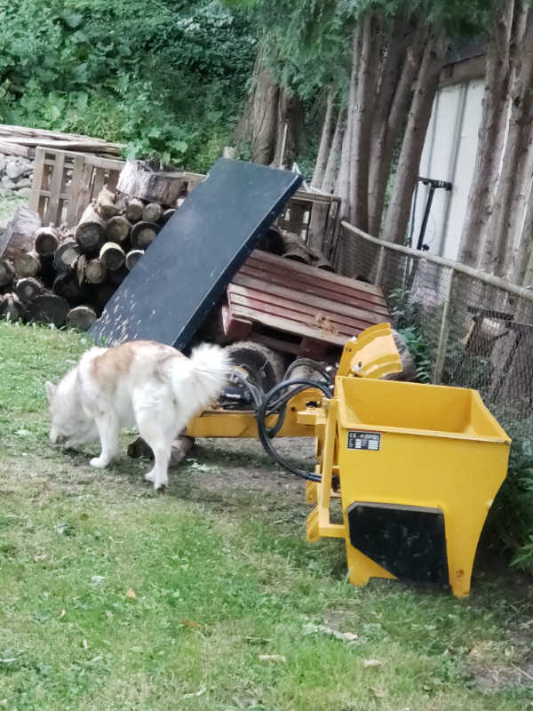 3 point hitch 5' hydraulic sander/salter in Snowblowers in Grand Bend