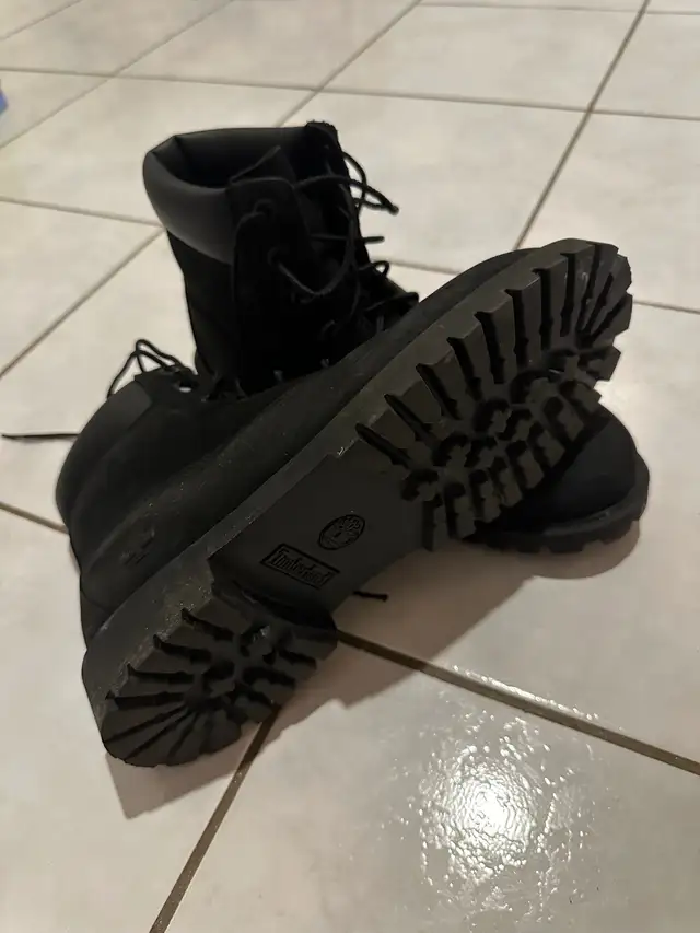 Women’s 7 timberlands in Women's - Shoes in City of Toronto - Image 4