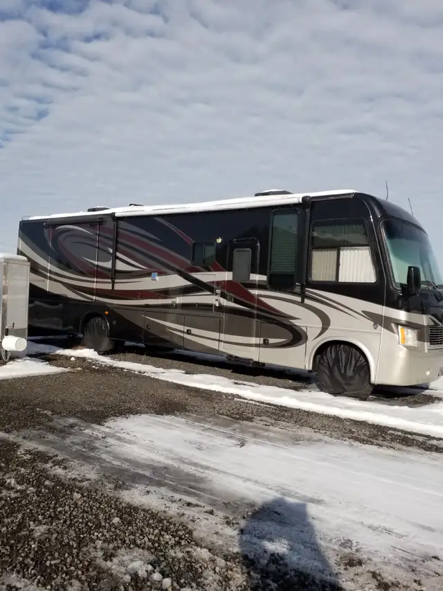 Motorisé classe A Thor Motor Coach Challenger 36FD in RVs & Motorhomes in Victoriaville - Image 4